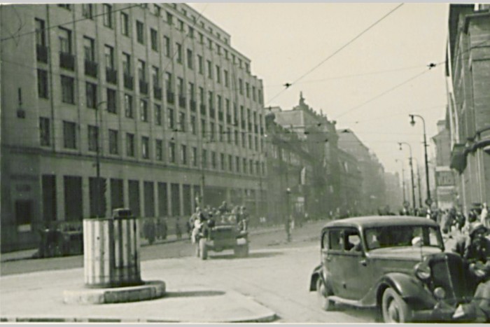 Ulice Na příkopech v době osvobození (1945)