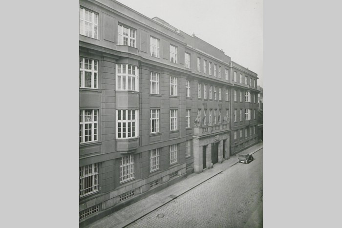 Bankovní budovy 1919 - 1950
