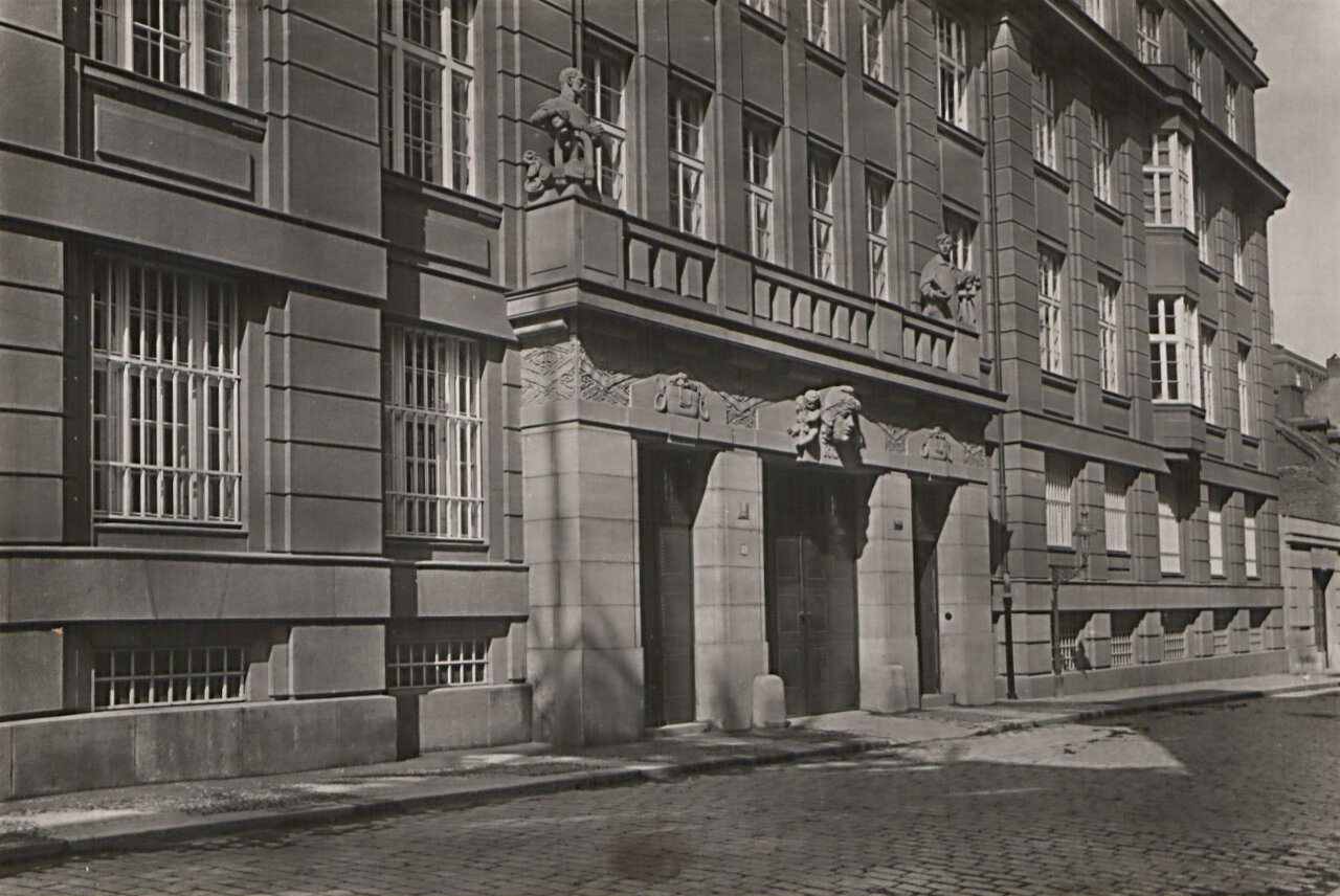 Bankovní budovy 1919 - 1950