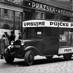 Automobil s reklamou proti krizi (1933), ČTK