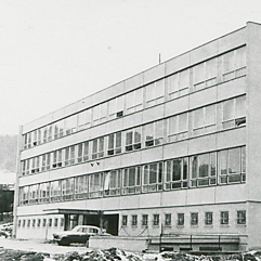 
            Budova pobočky SBČS v Prachaticích (1970)
            